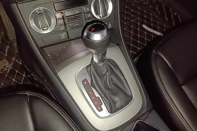 Used Audi Q3 2015 35 TFSI Ambition Edition Gear Lever
