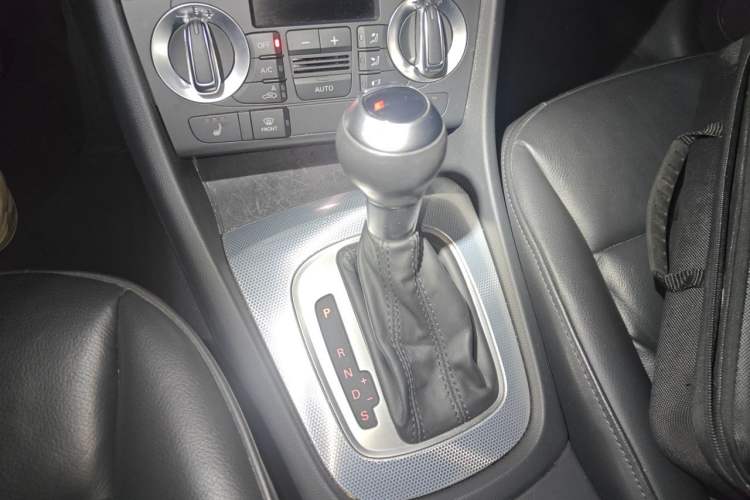 Used Audi Q3 2015 35 TFSI Comfort Model Gear Lever