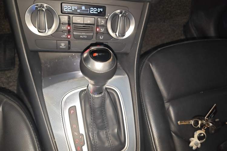 Used Audi Q3 2015 30 TFSI Comfort Model Gear Lever
