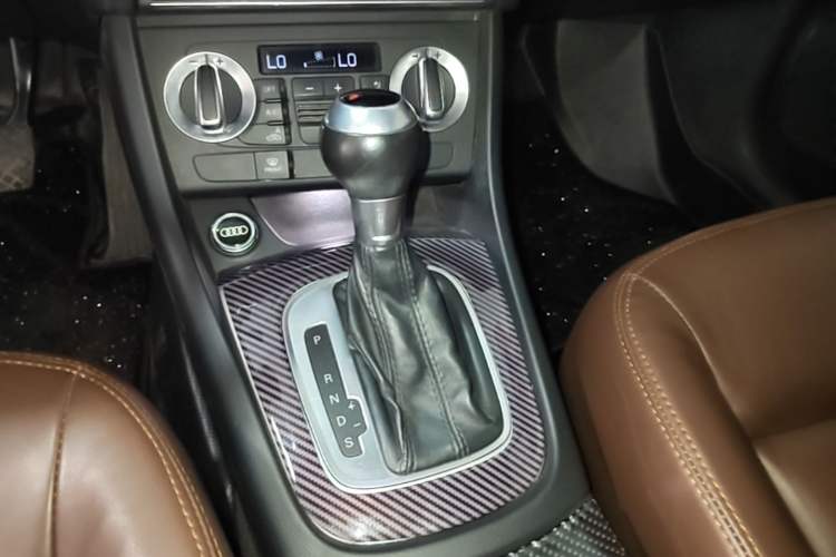 Used Audi Q3 2015 30 TFSI Ambition Edition Gear Lever