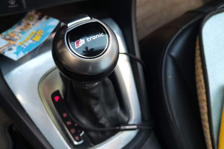 Used Audi Q3 2015 30 TFSI Comfort Model Gear Lever