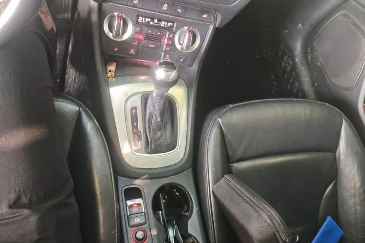 Used Audi Q3 2015 35 TFSI quattro Technology Edition Gear Lever