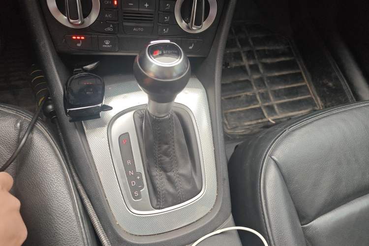 Used Audi Q3 2015 35 TFSI quattro Technology Edition Gear Lever