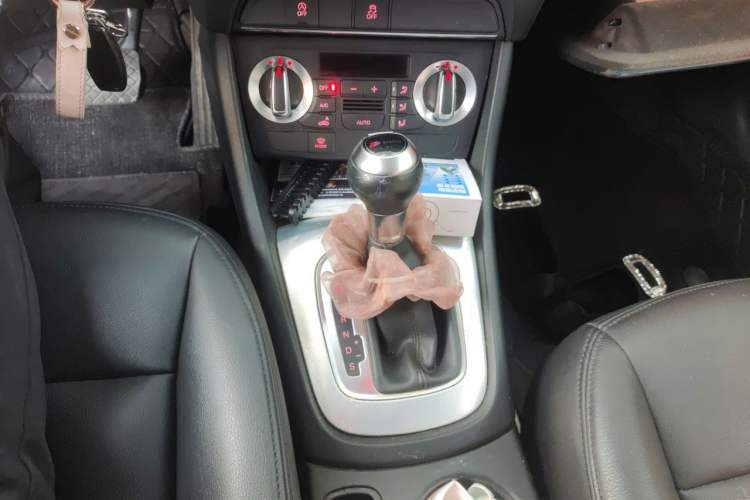 Used Audi Q3 2015 30 TFSI Comfort Model Gear Lever