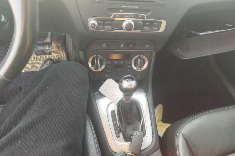 Used Audi Q3 2015 35 TFSI quattro Comfort model Gear Lever