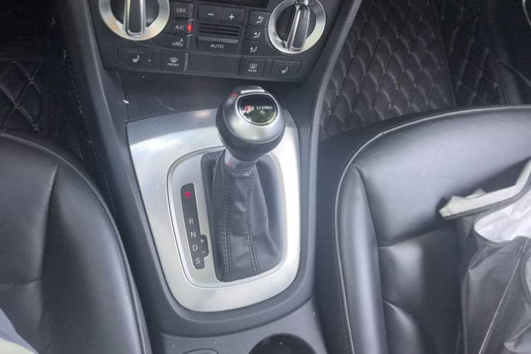 Used Audi Q3 2015 35 TFSI quattro Luxury Edition Gear Lever