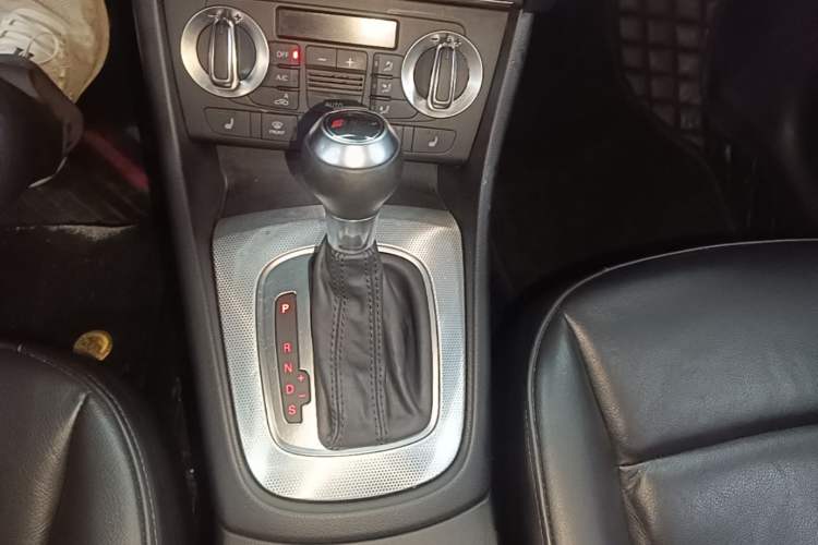Used Audi Q3 2015 35 TFSI quattro Millionth Anniversary Edition Gear Lever