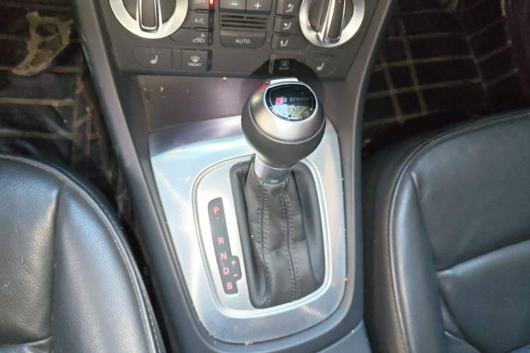 Used Audi Q3 2015 35 TFSI Comfort Model Gear Lever