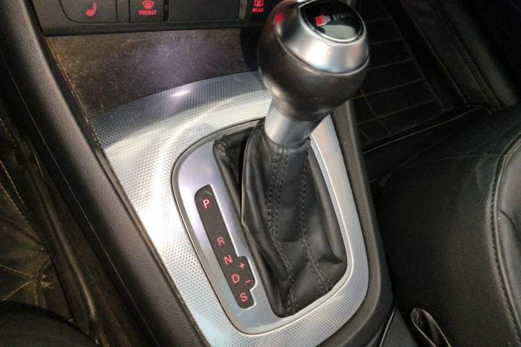 Used Audi Q3 2015 35 TFSI Comfort Model Gear Lever