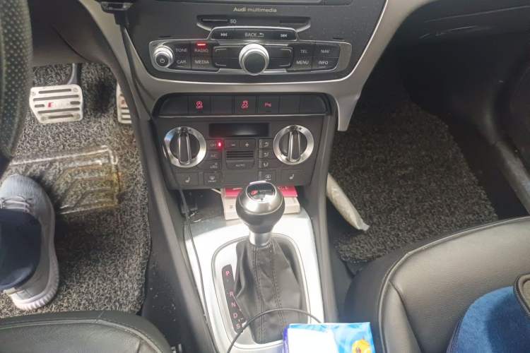 Used Audi Q3 2015 35 TFSI Comfort Model Gear Lever
