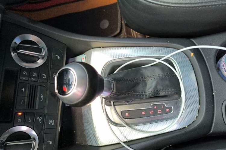 Used Audi Q3 2015 35 TFSI quattro Comfort model Gear Lever
