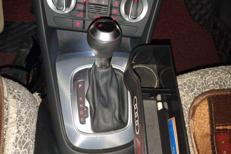 Used Audi Q3 2015 30 TFSI Comfort Model Gear Lever