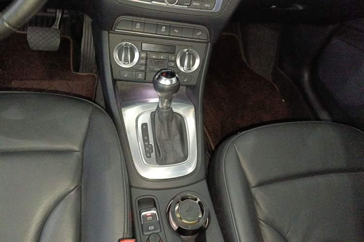 Used Audi Q3 2015 35 TFSI quattro Technology Edition Gear Lever