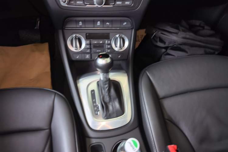 Used Audi Q3 2015 35 TFSI quattro Technology Edition Gear Lever