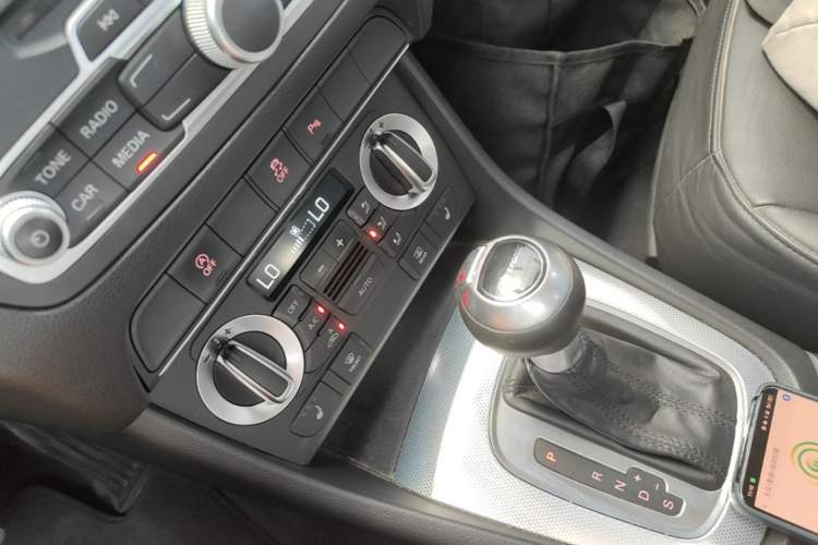 Used Audi Q3 2015 35 TFSI Comfort Model Gear Lever