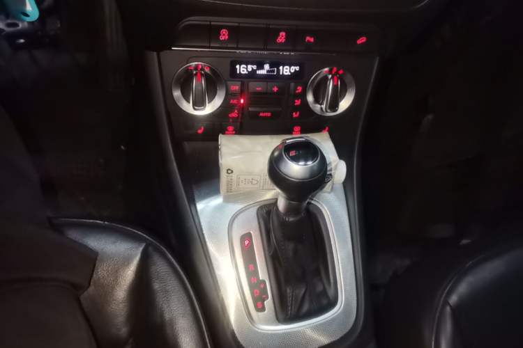 Used Audi Q3 2015 35 TFSI quattro Millionth Anniversary Edition Gear Lever