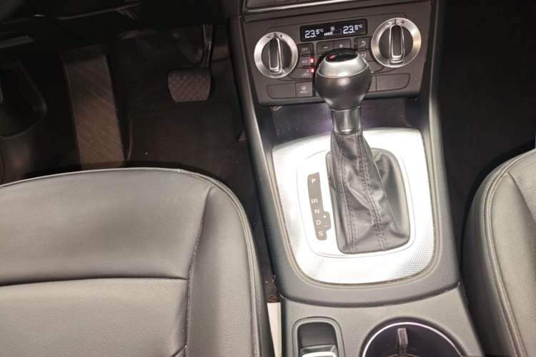 Used Audi Q3 2015 30 TFSI Ambition Edition Gear Lever