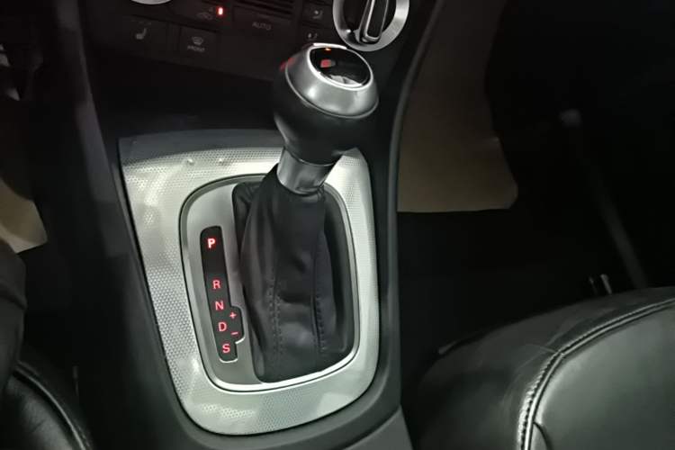 Used Audi Q3 2015 35 TFSI Millionth Anniversary Comfort Model Gear Lever
