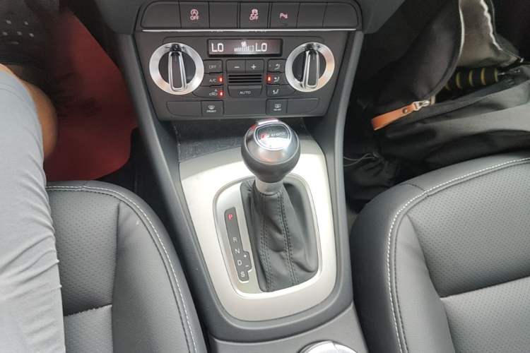 Used Audi Q3 2015 30 TFSI Ambition Edition Gear Lever