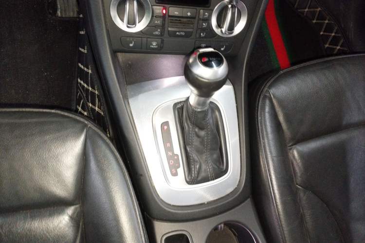 Used Audi Q3 2015 35 TFSI Comfort Model Gear Lever