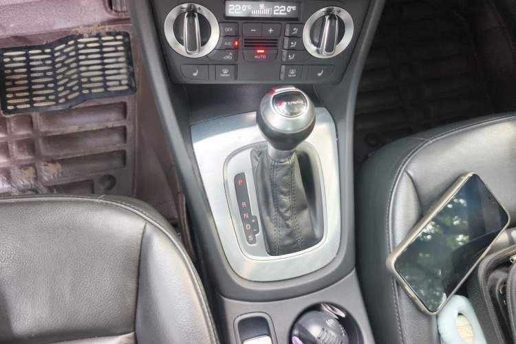 Used Audi Q3 2015 35 TFSI Comfort Model Gear Lever