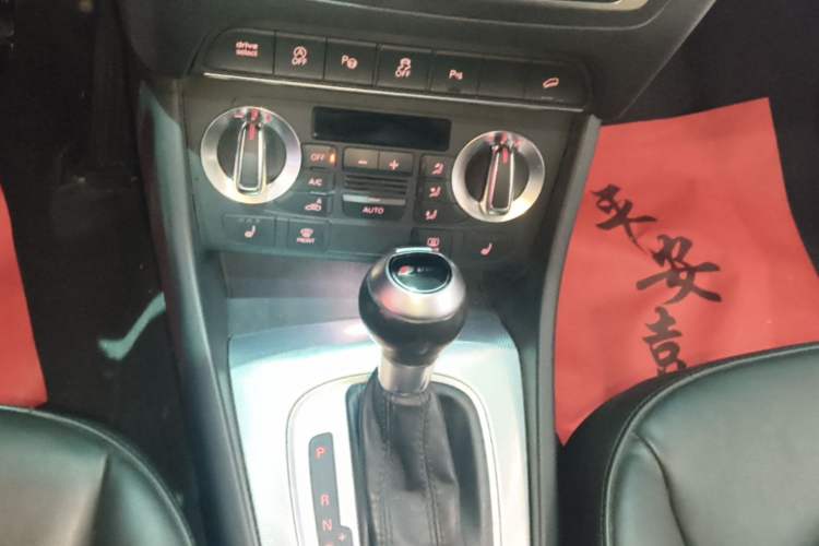 Used Audi Q3 2015 35 TFSI quattro Luxury Edition Gear Lever