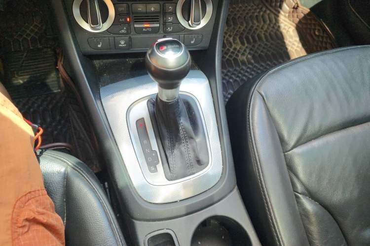 Used Audi Q3 2015 35 TFSI Comfort Model Gear Lever