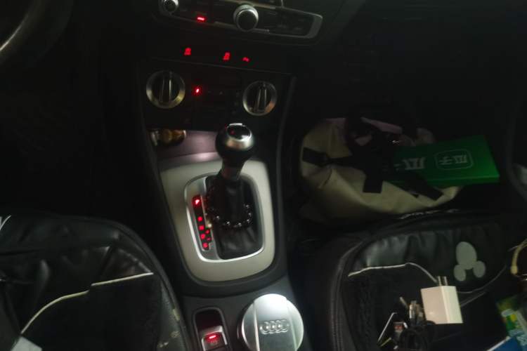 Used Audi Q3 2015 30 TFSI Comfort Model Gear Lever
