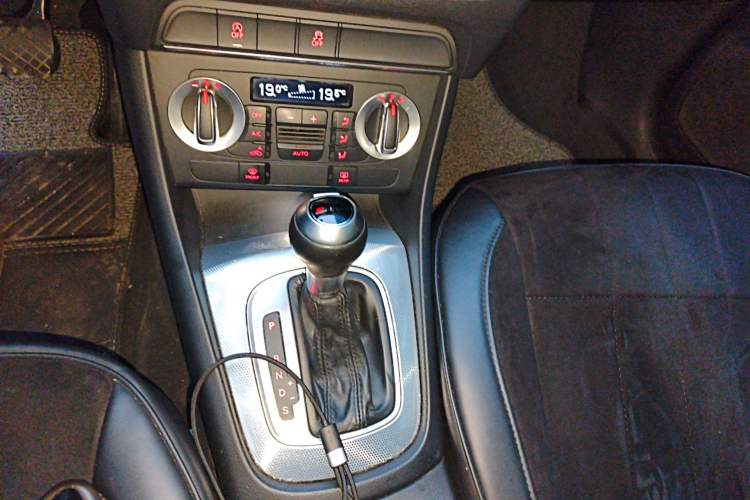 Used Audi Q3 2015 30 TFSI Comfort Model Gear Lever