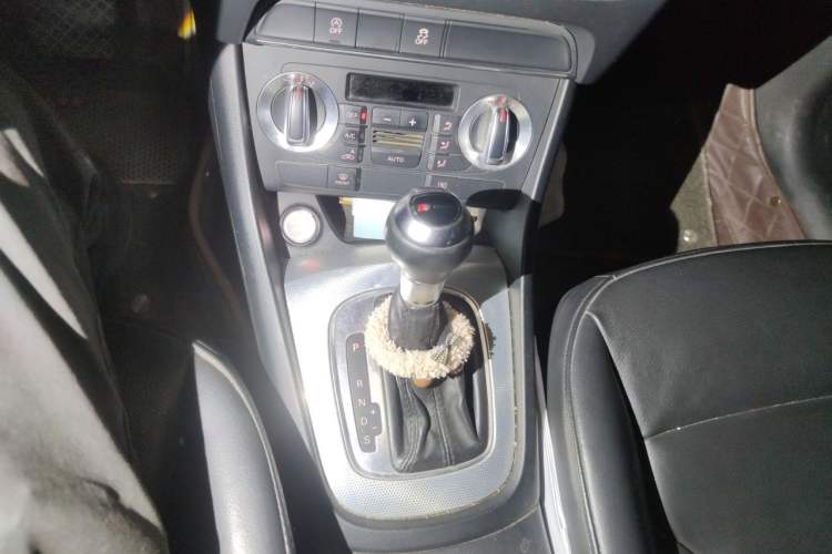 Used Audi Q3 2015 30 TFSI Comfort Model Gear Lever