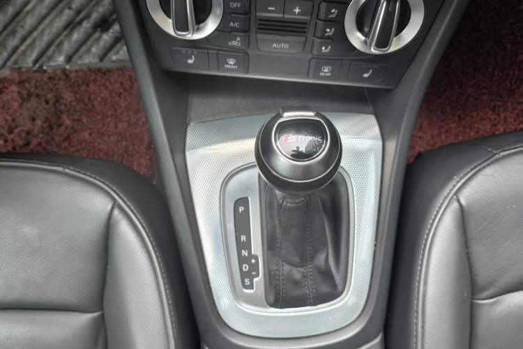 Used Audi Q3 2015 35 TFSI quattro Technology Edition Gear Lever