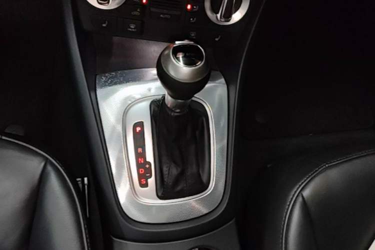 Used Audi Q3 2015 35 TFSI Comfort Model Gear Lever