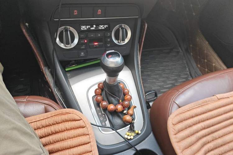 Used Audi Q3 2015 30 TFSI Ambition Edition Gear Lever