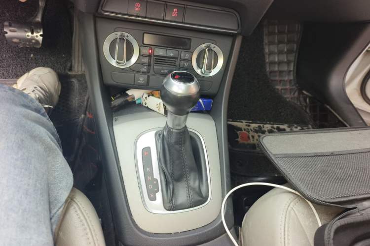 Used Audi Q3 2015 30 TFSI Ambition Edition Gear Lever