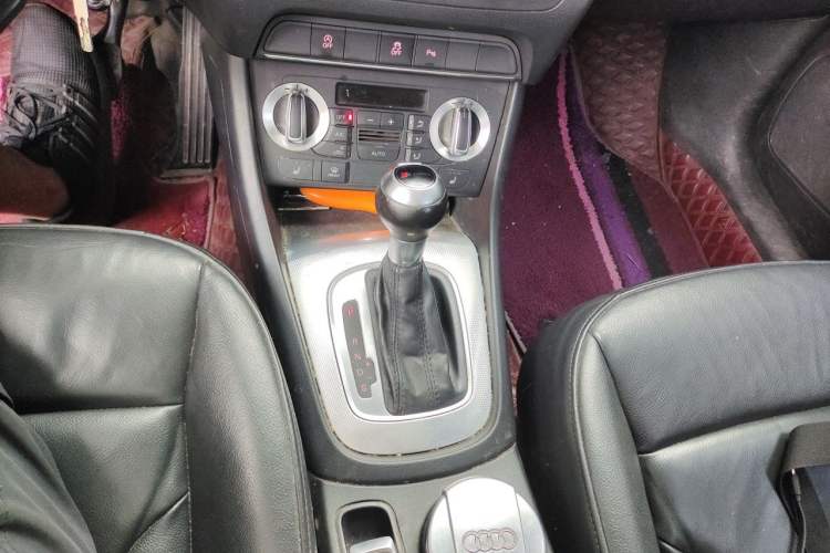 Used Audi Q3 2015 35 TFSI Comfort Model Gear Lever