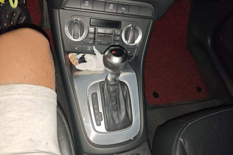 Used Audi Q3 2015 35 TFSI Ambition Edition Gear Lever