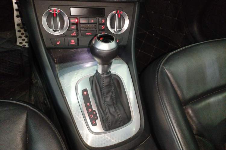 Used Audi Q3 2015 35 TFSI quattro Technology Edition Gear Lever