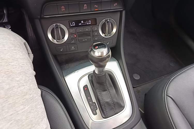 Used Audi Q3 2015 35 TFSI quattro Technology Edition Gear Lever