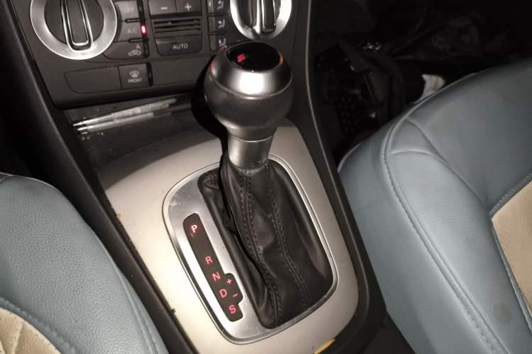 Used Audi Q3 2015 35 TFSI Millionth Anniversary Intelligent Edition Gear Lever