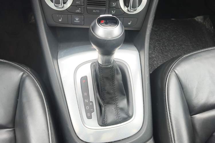 Used Audi Q3 2015 35 TFSI quattro Luxury Edition Gear Lever