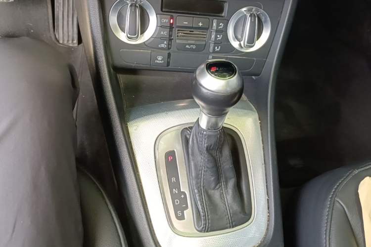 Used Audi Q3 2015 30 TFSI Ambition Edition Gear Lever