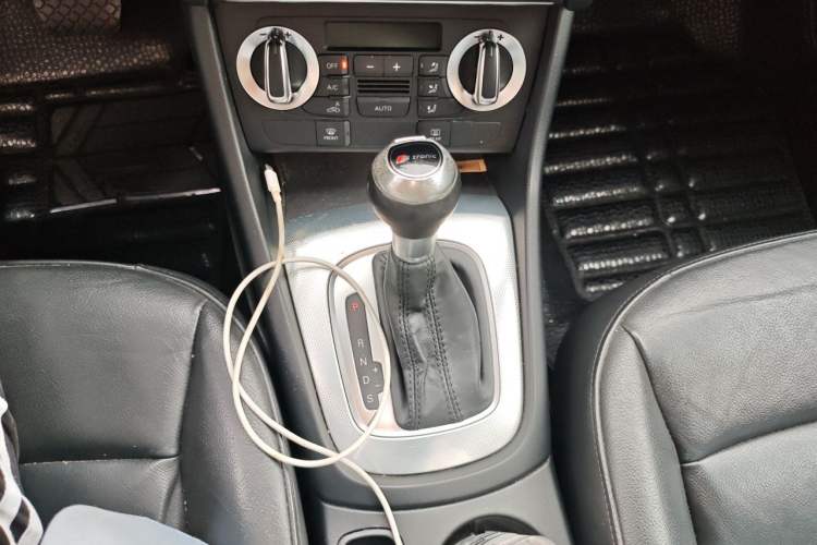 Used Audi Q3 2015 30 TFSI Comfort Model Gear Lever