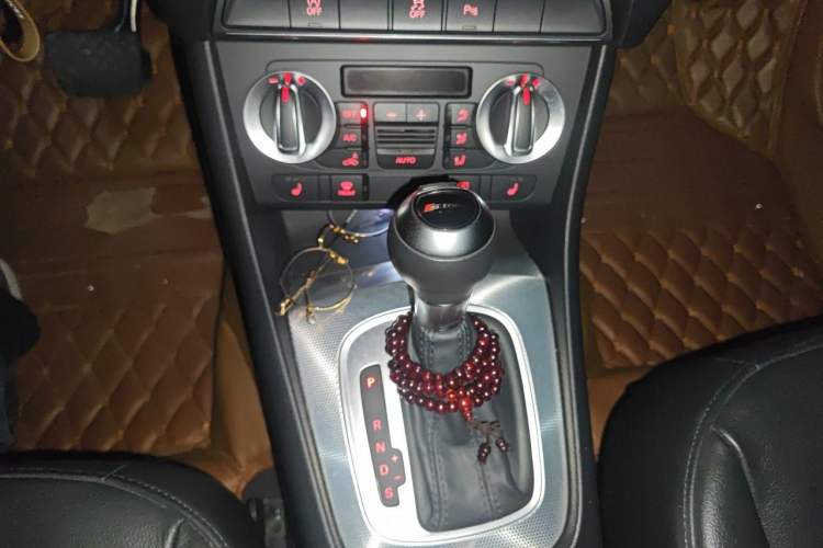 Used Audi Q3 2015 35 TFSI Comfort Model Gear Lever