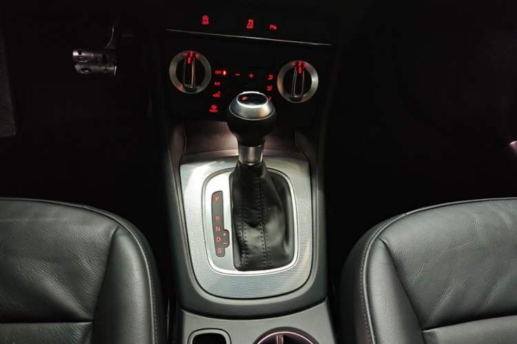 Used Audi Q3 2015 30 TFSI Comfort Model Gear Lever