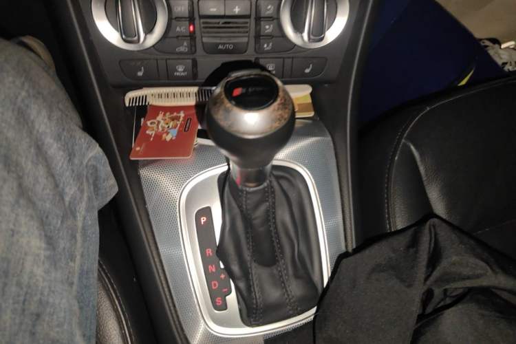 Used Audi Q3 2015 35 TFSI Comfort Model Gear Lever