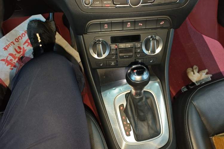 Used Audi Q3 2015 35 TFSI quattro Technology Edition Gear Lever