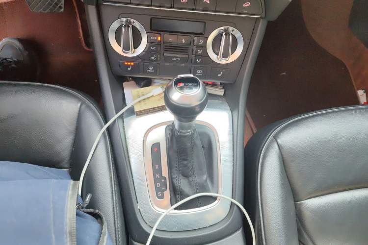 Used Audi Q3 2015 35 TFSI quattro Technology Edition Gear Lever