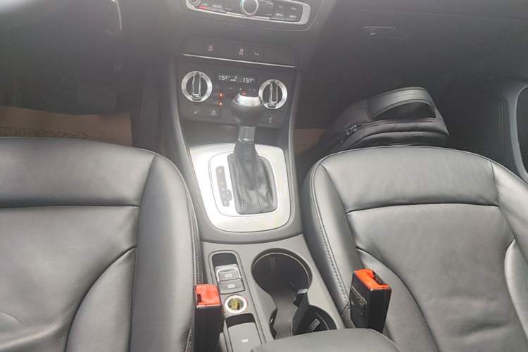 Used Audi Q3 2015 35 TFSI Comfort Model Gear Lever