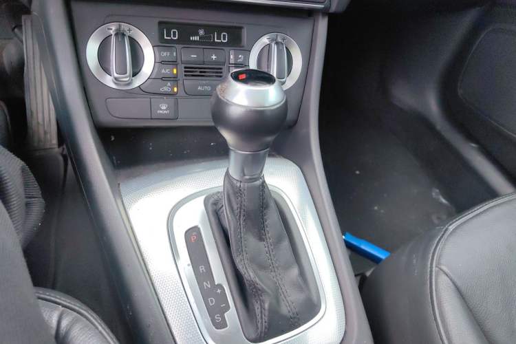 Used Audi Q3 2015 30 TFSI Comfort Model Gear Lever