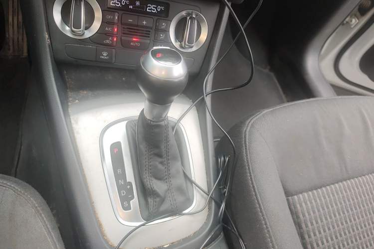 Used Audi Q3 2015 30 TFSI Ambition Edition Gear Lever